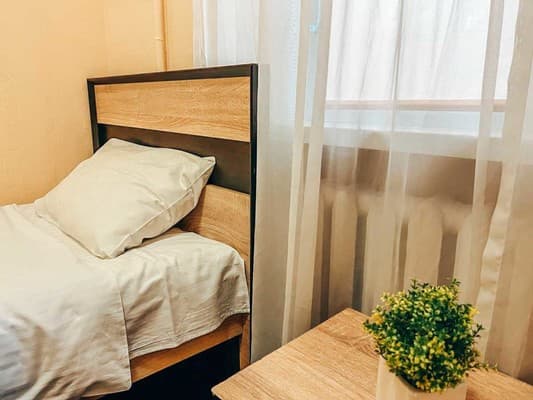 Возле метро Вокзальная 13